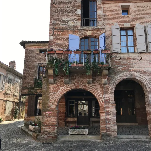 Gîte Chambre d'hôte dans une maison typique de la région, vieille de plus de 500 ans, séjourner dans un lieu plein de charme et de caractère à Auvillar, près de Castelsarrasin, Tarn et Garonne (82)