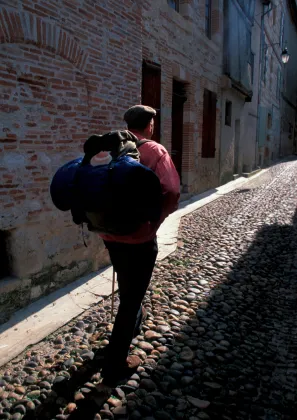 Pélerin en chemin vers St Jacques de Compostel après un séjour au Gîte La P’tite Graine à Auvillar (82)
